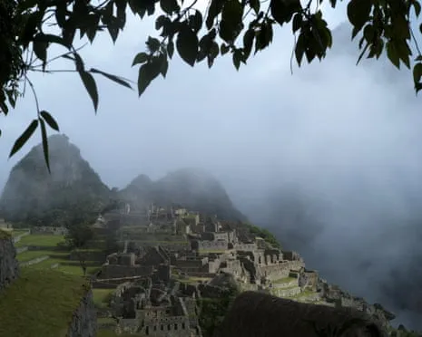 Rocks blocking Railway Lines Leave Nearly 1,000 Travelers near the Inca Citadel